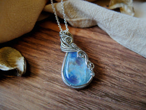 Flashy Rainbow Moonstone Pendant in Sterling Silver Flashy Rainbow Moonstone Pendant in Sterling Silver